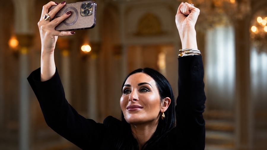 Laura Loomerβs net worth